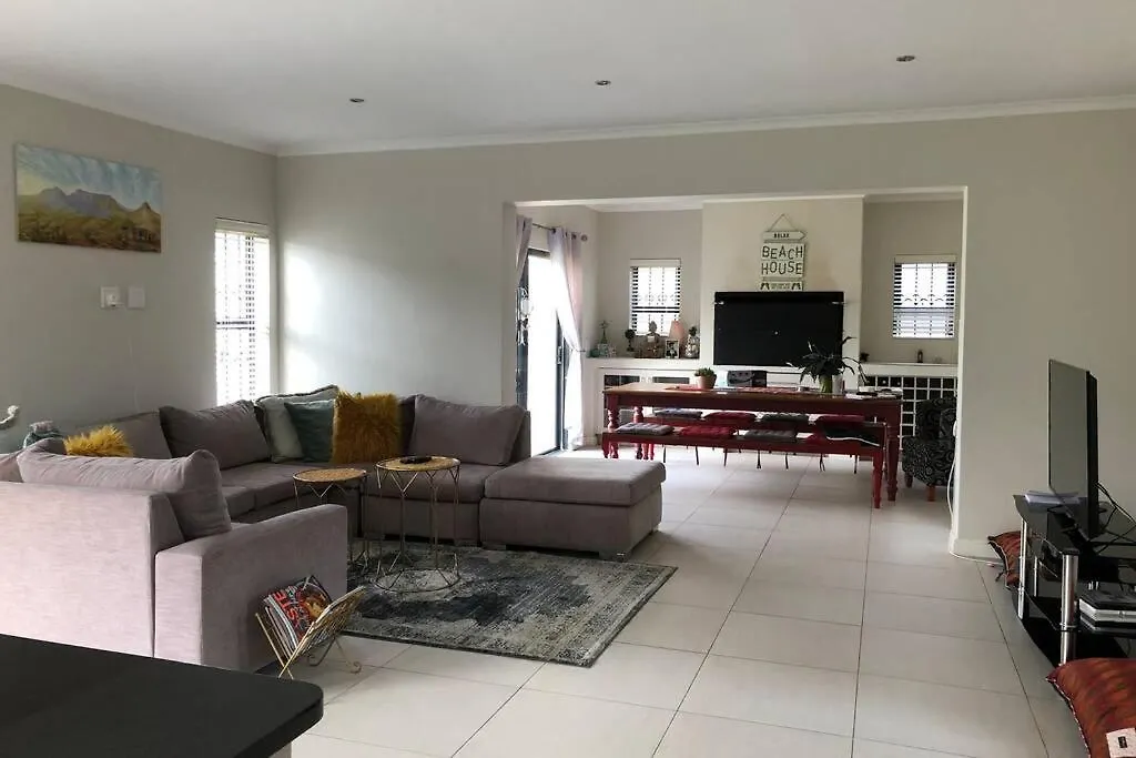 Feel@Home Villa - Bloubergstrand Kapstadt