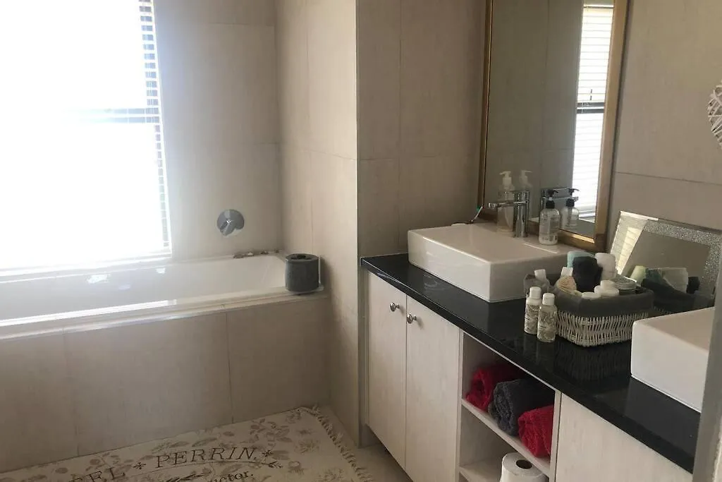 Feel@Home Villa - Bloubergstrand Kapstadt